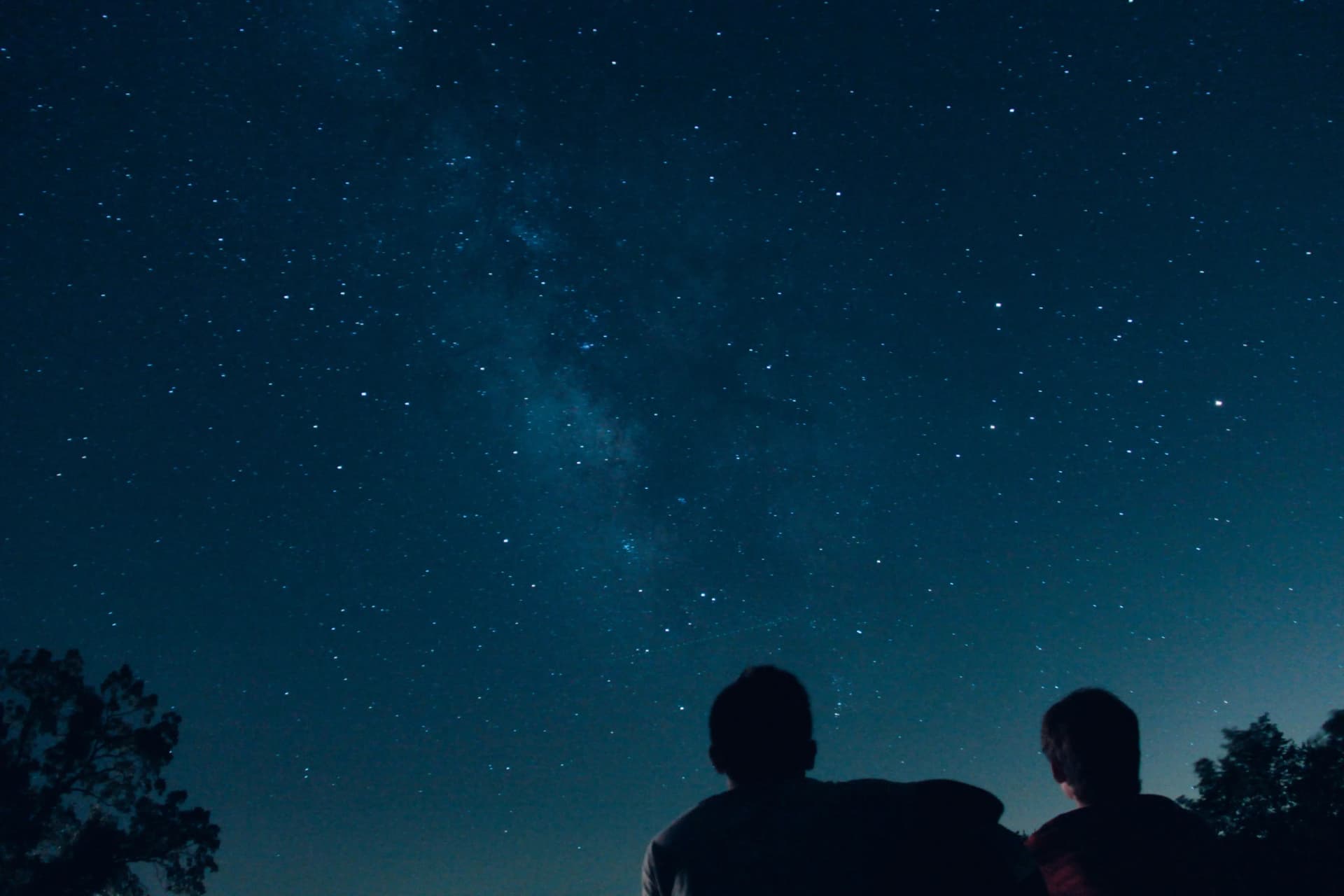Couple on a stargazing date under the night sky