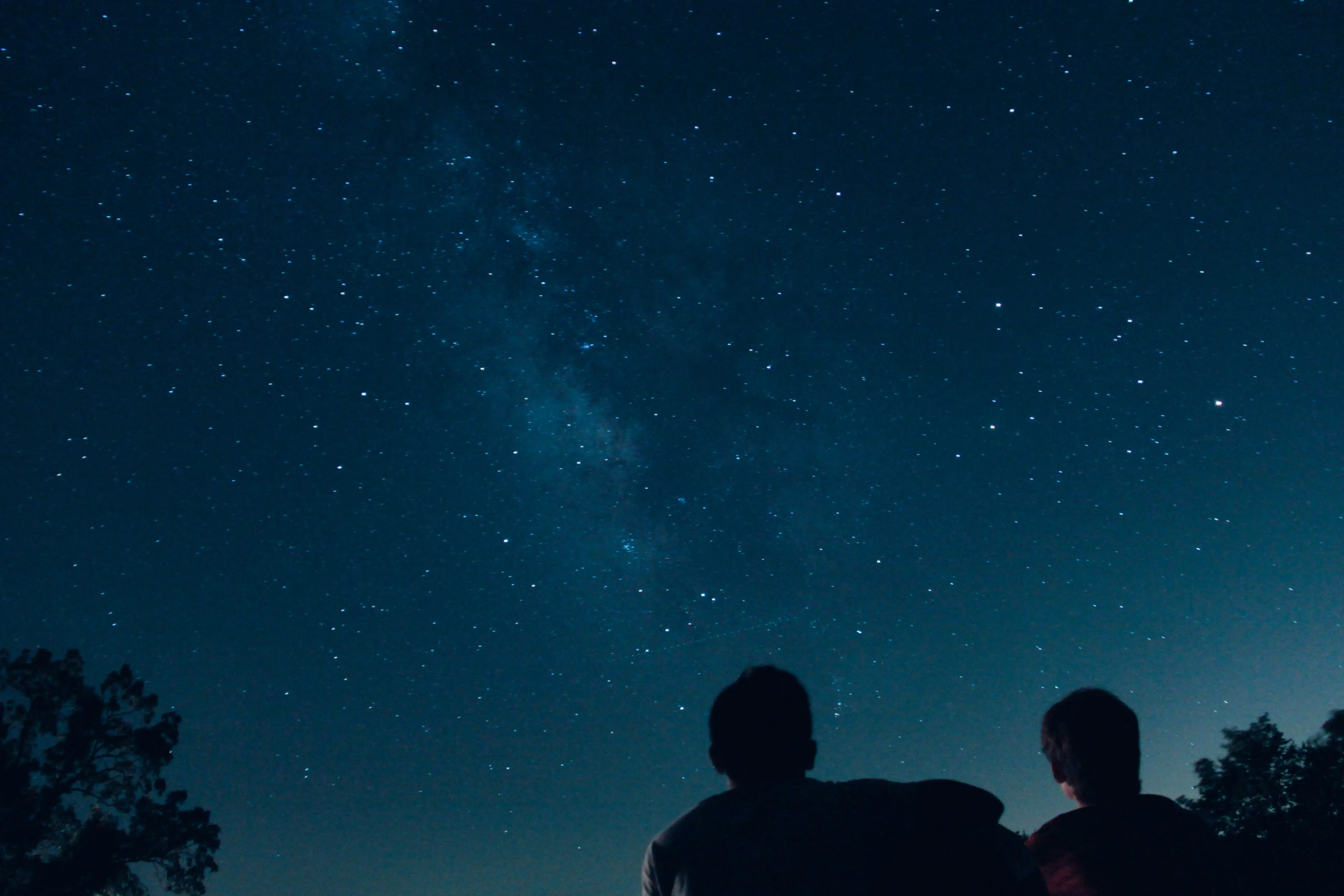 Couple on a stargazing date under the night sky